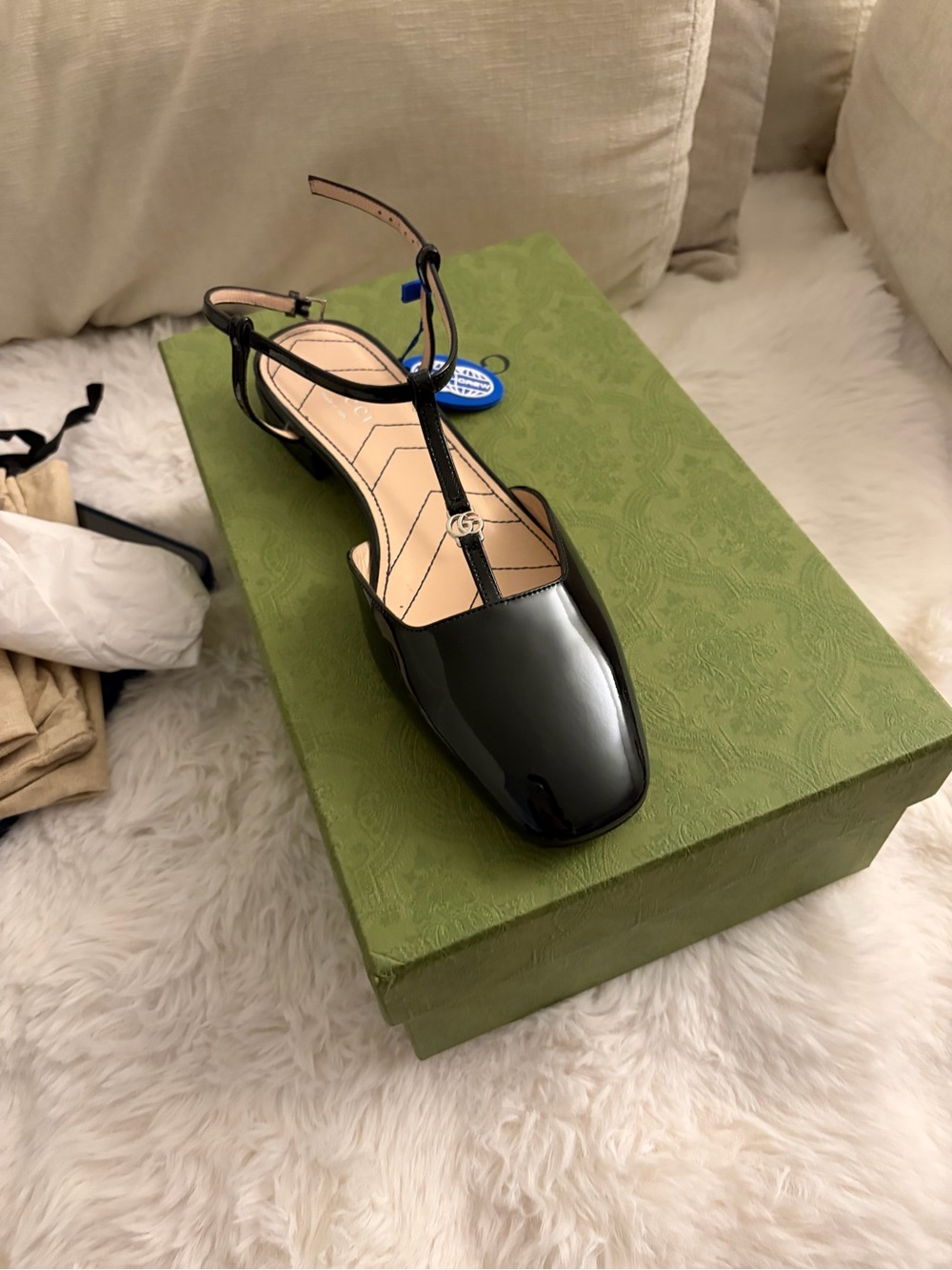 Gucci Black Patent Leather Slingback Flat with Gold GG Accent - Picture 3 of 4